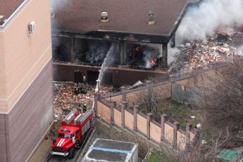 Galleria foto 'Russia, incendio a Rostov: in fiamme palazzo dei Servizi segreti' - foto 1