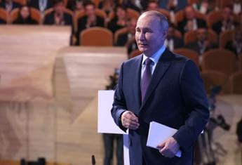 Galleria foto 'Russia, Putin corteggia gli oligarchi e annuncia misure' - foto 1