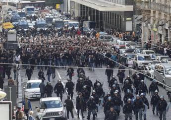 Galleria foto 'Scontri Napoli, Piantedosi: “Frange tifosi sempre più violente preoccupano”' - foto 1