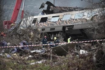 Galleria foto 'Scontro treni Grecia, 43 morti: proteste ad Atene, Salonicco e Larissa' - foto 1