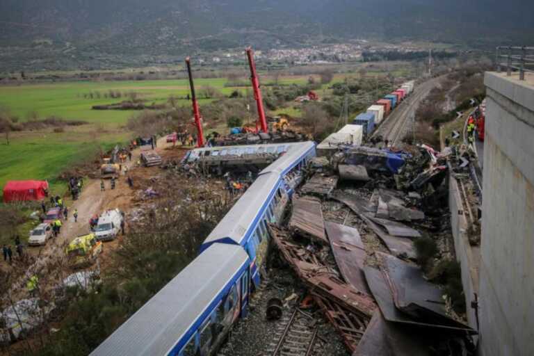 Scontro tra treni in Grecia: il sistema di controllo è manuale come in Puglia. L’incidente del 2016 sulla Andria-Corato