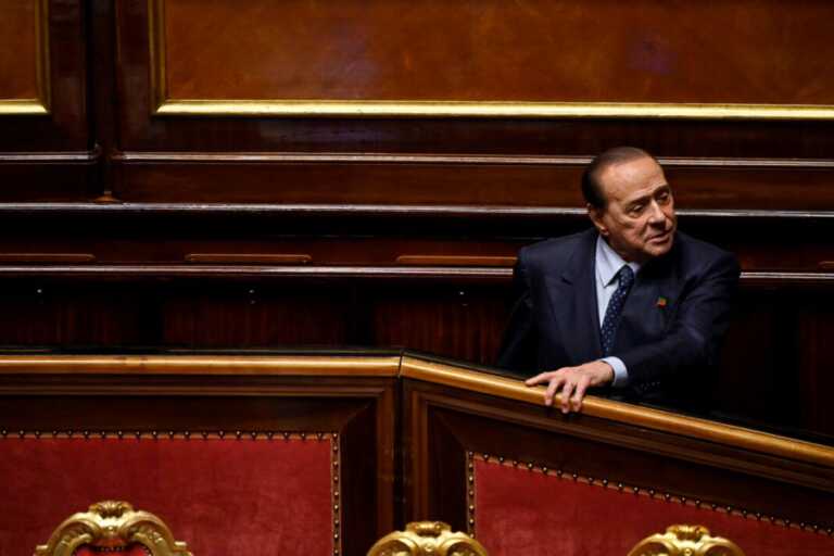 Bugie sulle escort, chiuso il processo a Berlusconi a Bari: «Non doversi procedere per morte dell’imputato»