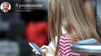 Galleria foto 'Social network, accesso vietato agli under 15: la proposta francese' - foto 1