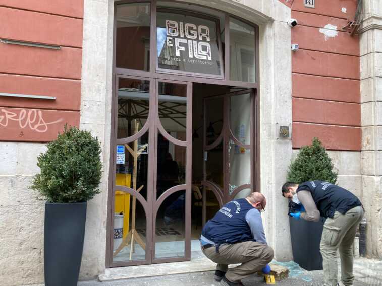 Bari, fermati gli autori della spaccata a “Biga e Fila”: incastrati da un’impronta digitale