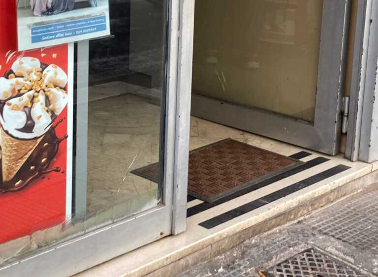 Un’altra “spaccata” in centro a Bari: nella notte ladri in un bar di via Abate Gimma