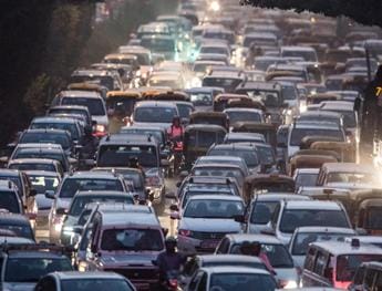Galleria foto 'Stop auto inquinanti da 2035, via libera Ue ma l’Italia si astiene' - foto 1