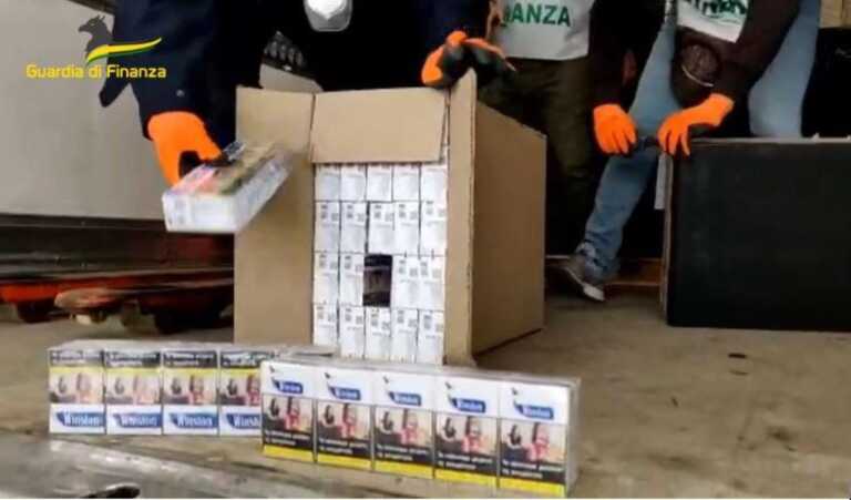 Galleria foto 'Sigarette di contrabbando nascoste tra gli agrumi su un camion sbarcato dalla Grecia: arrestato l’autista – VIDEO' - foto 1