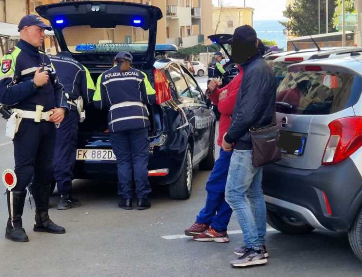 Taranto, aumentano i vigli urbani per le strade. Tremila multe in un mese
