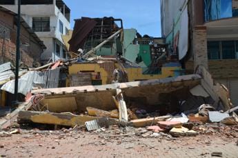 Galleria foto 'Terremoto in Ecuador, almeno 15 morti' - foto 1