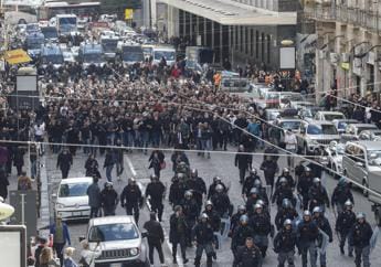 Galleria foto 'Tifosi Eintracht a Napoli, Lega: “Germania paghi danni”' - foto 1