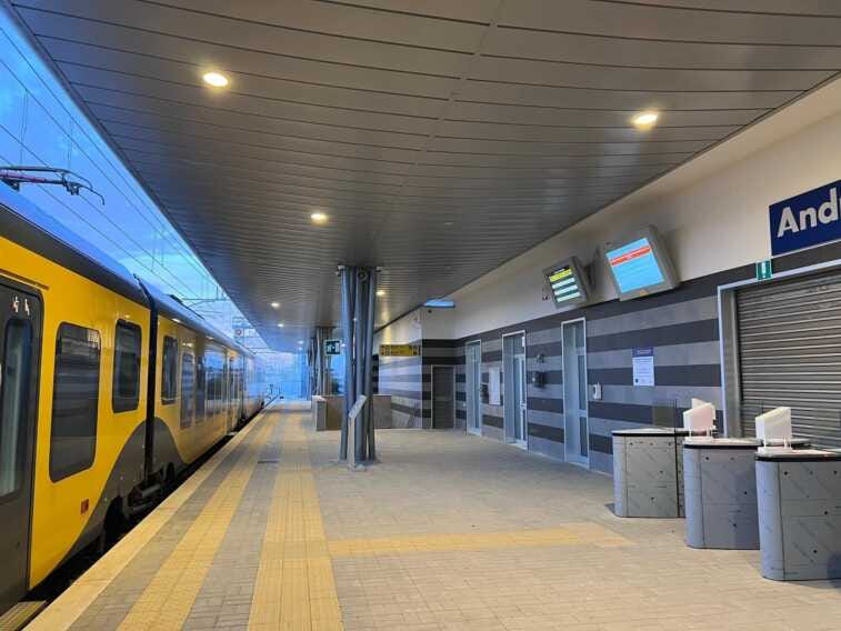 Il primo treno arriva alla stazione “Andria Sud” dopo quasi 7 anni dalla tragedia ferroviaria Il primo treno arriva alla stazione “Andria Sud” dopo quasi 7 anni dalla tragedia ferroviaria