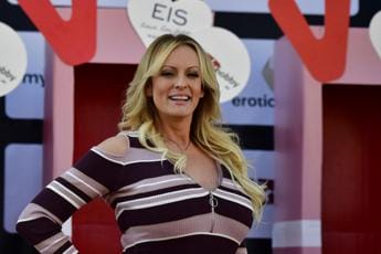 Galleria foto 'Trump incriminato, Stormy Daniels: “Brindo con lo champagne”' - foto 1
