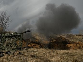 Galleria foto 'Ucraina, Gb fornirà proiettili con uranio impoverito. Putin: “Reagiremo”' - foto 1