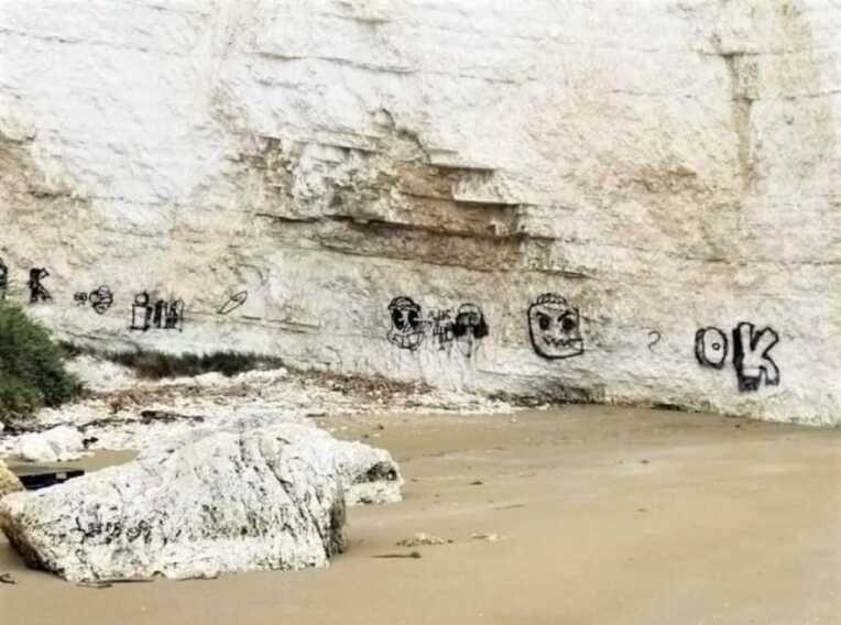 Vieste, vandalizzata la Falesia di Pizzomunno cantata da Max Gazzè
