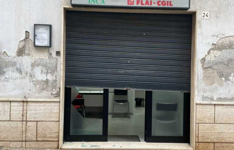 Vandalizzata la sede della Cgil di Polignano a Mare, Carrieri: «Atto stupido, vile e anacronistico»