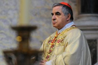 Galleria foto 'Vaticano, Becciu al Papa: “Dovrei citarla come testimone, annulli sua lettera”' - foto 1