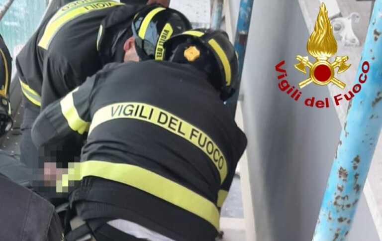 Minaccia di lanciarsi nel vuoto da un’impalcatura: 23enne salvata dai vigili del fuoco a Monteroni