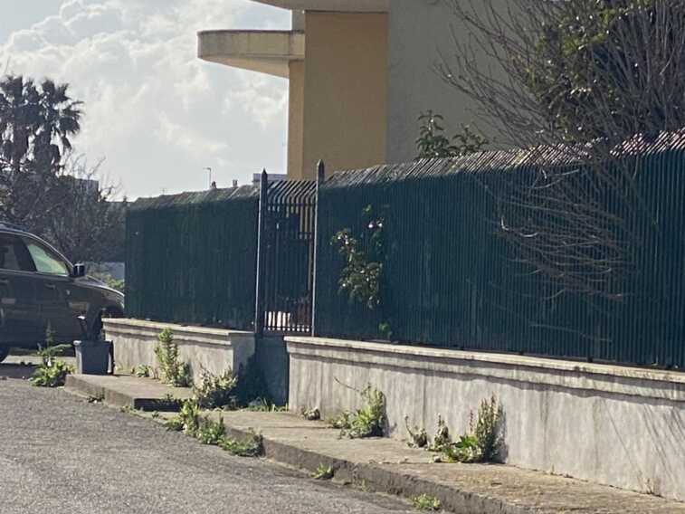 Leverano, ordigno artigianale esplode davanti alla villetta di un imprenditore. Indagini in corso