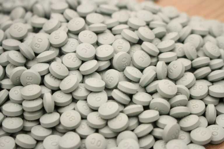 Galleria foto 'Farmaci, nel 2021 uso antibiotici in lieve calo ma 24% inappropriato' - foto 1