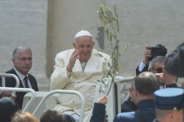 Galleria foto 'Il Papa non parteciperà alla Via Crucis, la seguirà da Santa Marta' - foto 1