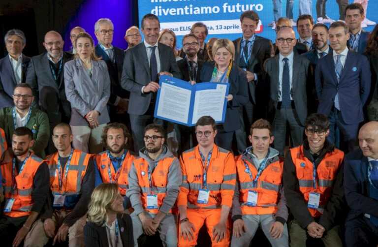 Galleria foto 'Lavoro, nasce Distretto Italia per formare 10 mila giovani' - foto 1