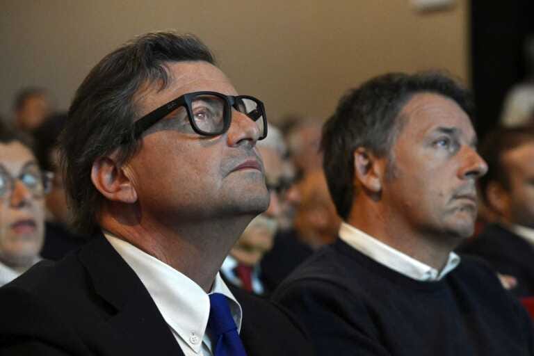 Galleria foto 'Renzi,Calenda “Come Totti e Ilary? Almeno non ci siamo rubati i Rolex”' - foto 1
