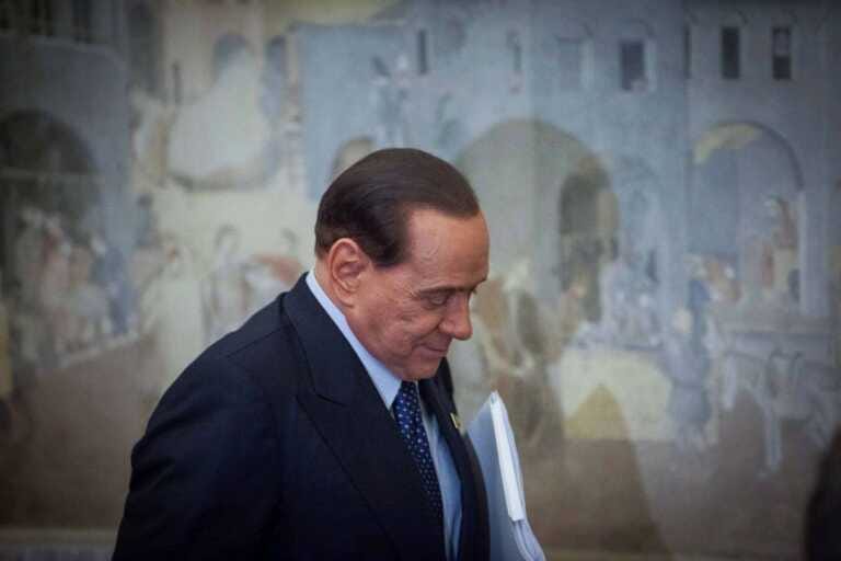 Galleria foto 'Berlusconi, bollettino: cure proseguono in degenza ordinaria' - foto 1