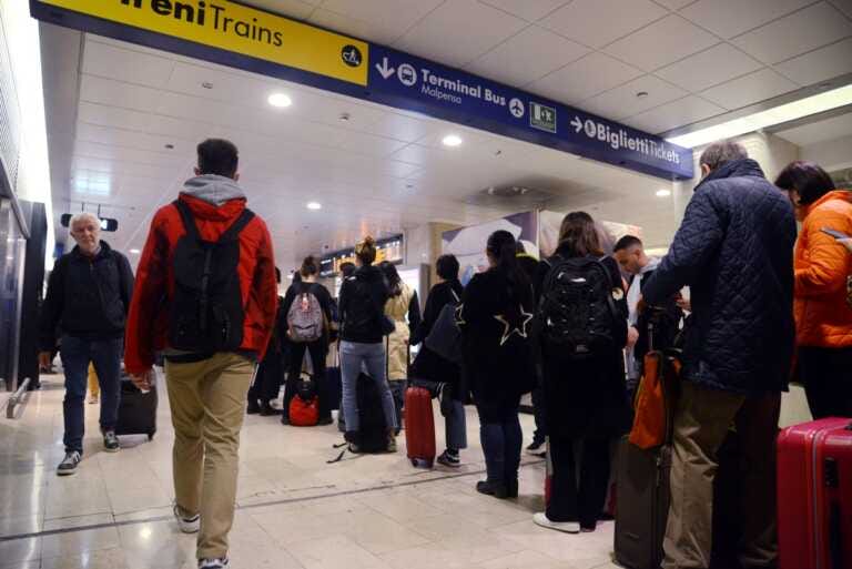 Galleria foto 'Deraglia un treno merci, disagi e ritardi da Nord a Sud' - foto 1