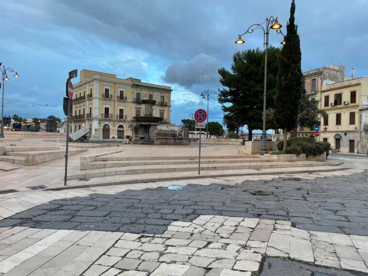 La lettera al sindaco Melucci: «Salvate la scultura di Carrino»