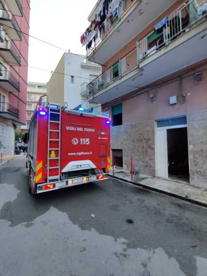 Incendio in appartamento a Barletta, nessun ferito