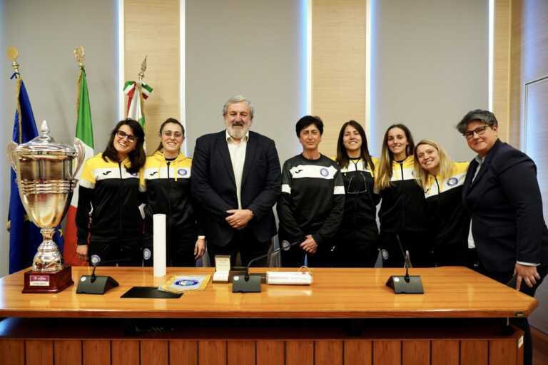 Emiliano incontra le campionesse della Virtus Cap San Michele: «Orgoglio per tutta la Regione» – FOTO