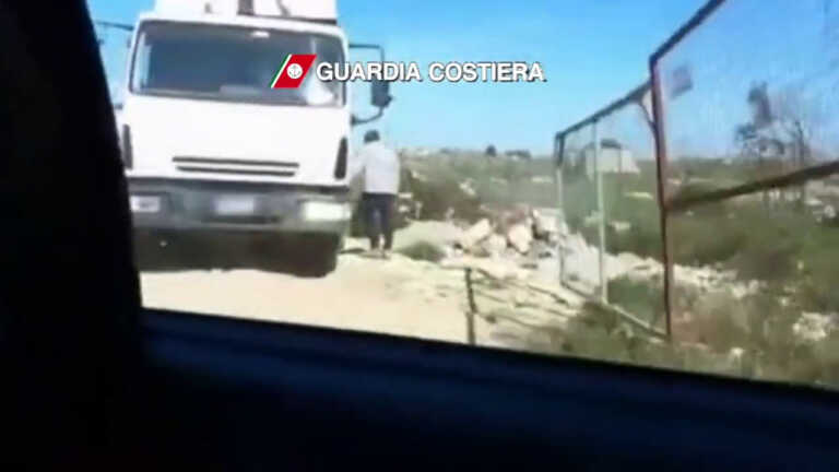 Galleria foto 'Gestivano una discarica di rifiuti abusiva, 4 denunciati nel Salento' - foto 1