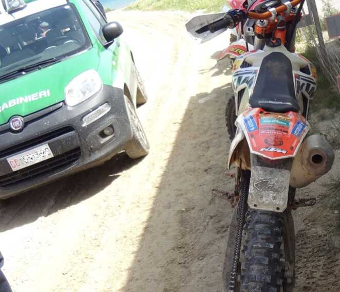 In motocross nell’area protetta di Torre Guaceto: fermati dai carabinieri, tre centauri riescono a fuggire