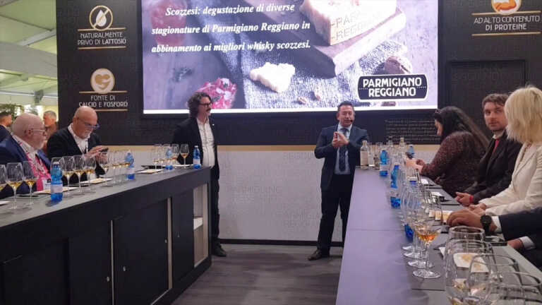 Galleria foto 'Al Vinitaly il connubio tra whisky e Parmigiano Reggiano' - foto 1