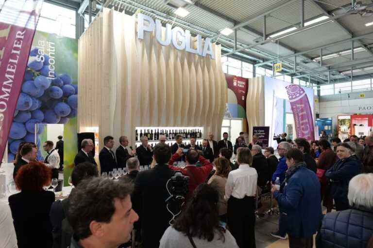 Chiude il Vinitaly 2023: bilancio positivo per la Puglia. Pentassuglia: «Strategia di promozione vincente» – FOTO