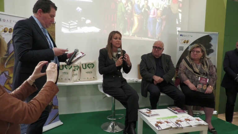 Galleria foto 'Perugino e Signorelli, al Vinitaly la guida sui due grandi artisti' - foto 1