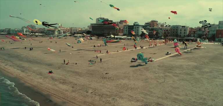 Aquiloni da tutto il mondo sulla spiaggia di Margherita di Savoia per il festival più grande del Sud Italia – VIDEO