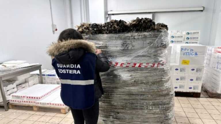 Sequestrate 2 tonnellate di prodotti ittici pescati illegalmente in Puglia. Chiuso un ristorante a Locorotondo