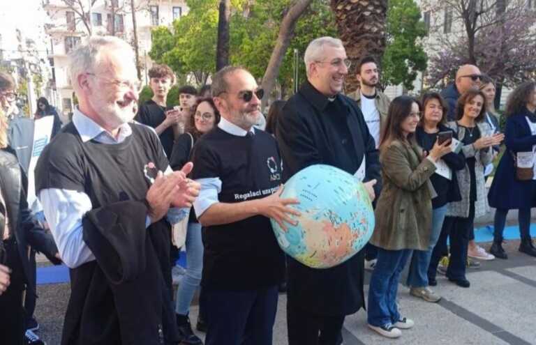 Ragazzi e bambini a scuola di cittadinanza: in 2mila “invadono” Bari tra incontri, giochi e laboratori