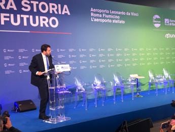 Galleria foto 'Aeroporti, Salvini: “Mi opporrò ad aumento tasse settore anche in sede Ue”' - foto 1