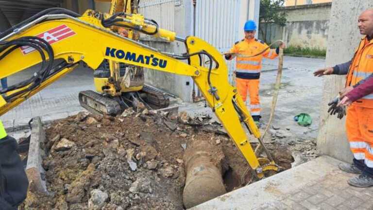 Brindisi: scatta l’allarme bomba durante gli scavi per la posa della fibra, ma era una colonna