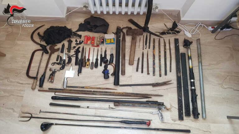 San Marco in Lamis, sorpreso in auto con armi ed esplosivo: arrestato un uomo