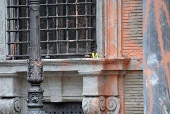 Galleria foto 'Arriva ddl Fdi contro ‘eco-vandali’, carcere per chi imbratta beni culturali' - foto 1
