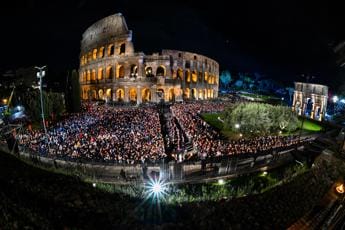 Galleria foto 'Ascolti tv, oltre il 20% di share per la Via Crucis' - foto 1