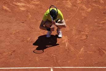 Galleria foto 'Atp Barcellona, Sinner si ritira per infortunio' - foto 1