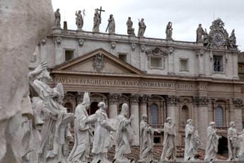 Galleria foto 'Attacchi a Wojtyla, Famiglia Cristiana solleva dubbio: “C’è regia occulta”' - foto 1