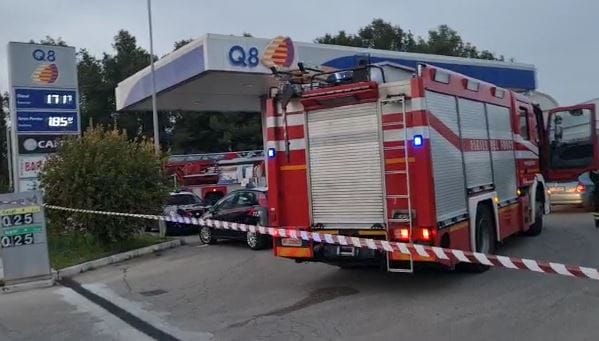 Galleria foto 'Lecce, rissa alla stazione carburanti: denunciati figlio, padre e zio' - foto 1