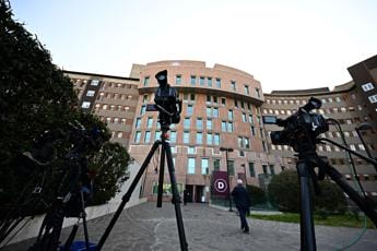Galleria foto 'Berlusconi, ottava notte tranquilla: oggi nuovo bollettino' - foto 1