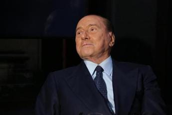 Galleria foto 'Berlusconi, quarta notte in ospedale. Zangrillo: “Risponde bene a cure”' - foto 1
