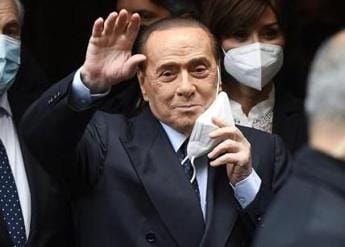 Galleria foto 'Berlusconi ricoverato, il messaggio ai suoi: “Non vedo l’ora di tornare in campo”' - foto 1